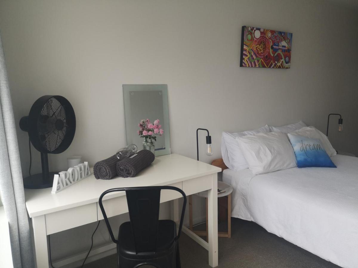 Pool House - One Bedroom Self Contained Unit Motueka Esterno foto
